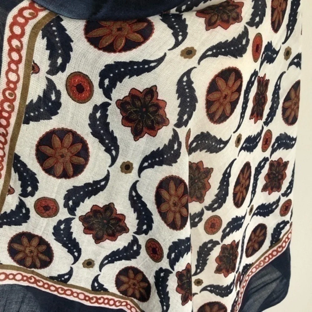 Vintage Large Floral Pattern Scarf With Hem Fringe